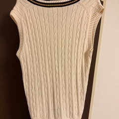ベスト ユニクロ 未使用品 Mサイズの画像