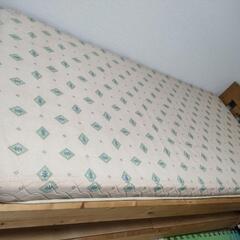 シングルベッドとマットレス Single bed and mattress