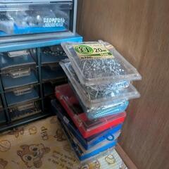 工具箱×7個セット　いろんなビスやネジなども中にあり！の画像