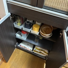【取引中】食器棚　ニトリ　ブラウン　ウォールナットの画像