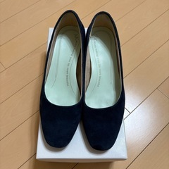 【AKAKURA】本革スクエアトゥパンプス／22.5cm ネイビーの画像