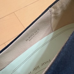 【AKAKURA】本革スクエアトゥパンプス／22.5cm ネイビーの画像