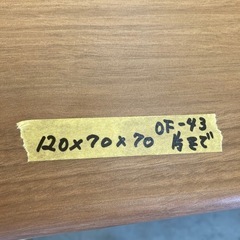 【OF-42】美品 Plus プラス 鍵付き　オフィスデスク 片袖机 横幅120cm 大量在庫 OAデスク ワークデスク スチール 木目ナチュラル　定価約9万 4点以上まとめて購入で配送特典アリ 　検)事務机　オフィス チェア　会議 椅子　ロッカー　ミーティングテーブル　応接ソファ 店舗 事務所 什器　書庫 本棚 ラック デスク スチール 美品多数 格安 【中古オフィス家具】の画像