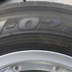 ハイエース等 23年製 トーヨータイヤV02 195/80R15 タイヤホイール4本セット バルブ新品交換済 の画像