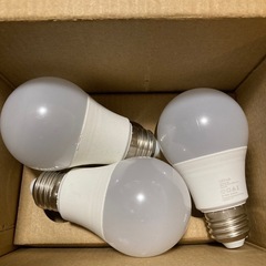 E26口径 昼光色 照明 ライト消費電力8W 80W形相当　3個　②