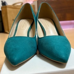 【箱付き・美品】VANITY BEAUTY グリーン スエードパンプス／22.5cm／7.5cmヒールの画像