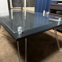 ガラステーブルの画像