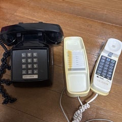 アンティーク、レトロ電話機3個
の画像