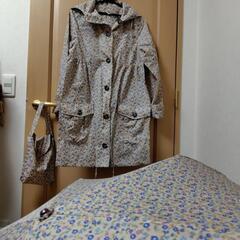 レインコートと折りたたみ傘のセットの画像