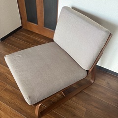 （ねこ様お引き渡し先決定済）リビングでもダイニングでもつかえるソファチェア・ウォールナット材の画像