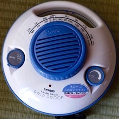 【ツインバード 防滴FM/AMラジオ スタンド付き】