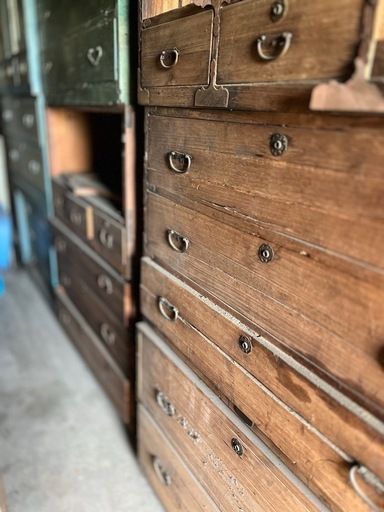 【レトロ家具！おしゃれなアンティークタンス】  