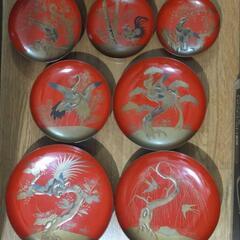 【明治、大正、昭和レトロ】本漆塗り 七枚重ね盃 台座・木箱付　絵柄／鳥と松竹梅など吉祥柄の画像