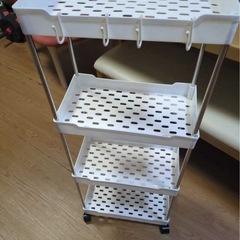 白色　すきまラック　収納の画像