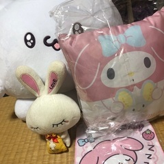 ぬいぐるみと小物になります。