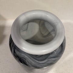 大理石模様の花瓶の画像