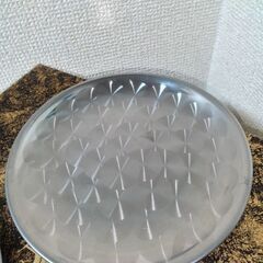 美品！おしゃれなうろこ柄の銘々皿、ステンレス製　直径14㎝の画像