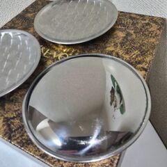 美品！おしゃれなうろこ柄の銘々皿、ステンレス製　直径14㎝の画像