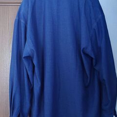 紺色の服の画像