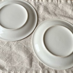 白いプレート皿2セットの画像