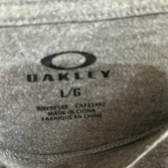 OAKLEY Tシャツの画像