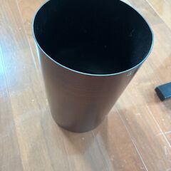 小さめのゴミ箱の画像