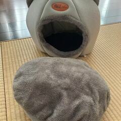 新品　未使用　猫用小動物用ベッド　　クマ耳付きドーム型の画像