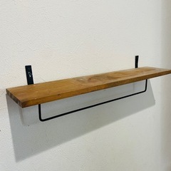 ウォールシェルフ　棚　タオル掛け付き