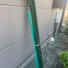 【無料】畑用の支柱（直・アーチ）各約10本ずつ、お譲りします！