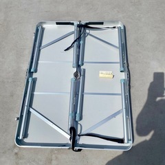 折りたたみテーブルの画像