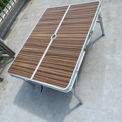 折りたたみテーブルの画像