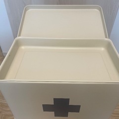 金属製の救急箱ですの画像