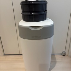 コンビ　オムツゴミ箱　ゴミ箱内と別で➕２個カートリッジ付