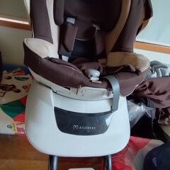《値下げ中》チャイルドシート《エールベベ AILEBEBE》の画像