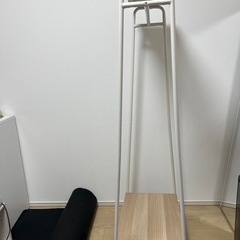 【引取り御礼に500円】ハンガーラックの画像