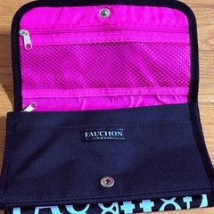 FAUCHON 折りたたみマルチケースブラック×ホワイトの画像