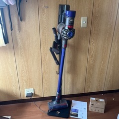 【譲渡予定あり】ダイソン　Dyson 掃除機　Dyson　v7 ...