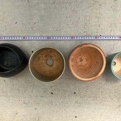①植木鉢4個の画像
