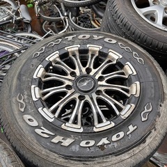 ハイエース　キャラバン　ロクサーニ　バトルシップ195/80R15の画像