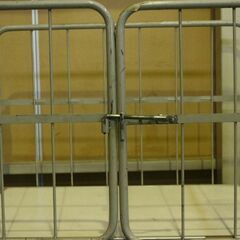 引き取り限定 1台単価 在庫4台 かご台車 中間棚付 業務用 カゴ台車