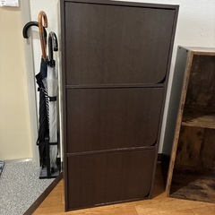 ニトリ　三段棚　開閉扉付き