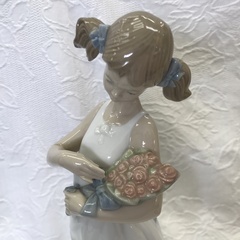 ⭐︎ドリーム2号館⭐︎NAO 花束を持った少女 フィギュリンの画像