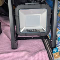 マキタ 充電式LEDスタンドライト ML805 本体のみ 投光器...