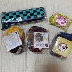岡山市◎鬼滅の刃　ぬいぐるみマスコット　ペンケース　ペットボトルホルダー　おまけ付きの画像