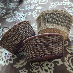 籐の編みかご⑧ 3個セット 持ち手付きだったものの画像