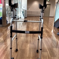 歩行器（折り畳み式）　【町田市再生家具】250808の画像