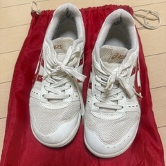 アシックス（体育館シューズ）