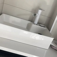 ホワイト長方形洗面ボウル 右押す排水600mm x350mm x140mmの画像