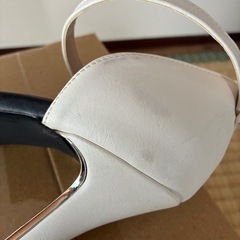 【美品】23cm　パンプス　ヒール　ストラップ付の画像
