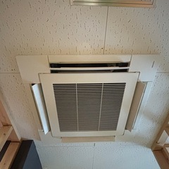 天井カセットエアコン2018年製　東芝